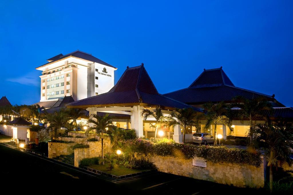 The Sunan Hotel Solo Exterior photo