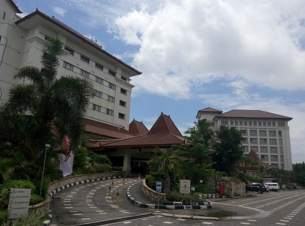 The Sunan Hotel Solo Exterior photo